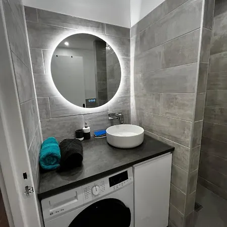 Tour Eiffel-montparnasse Joli Studio Appartement